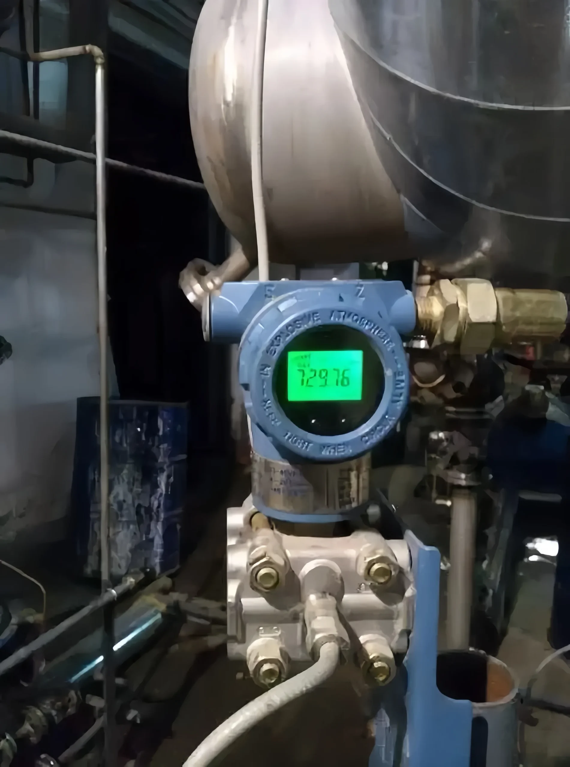 Differential pressure transmitter measures tank liquid level