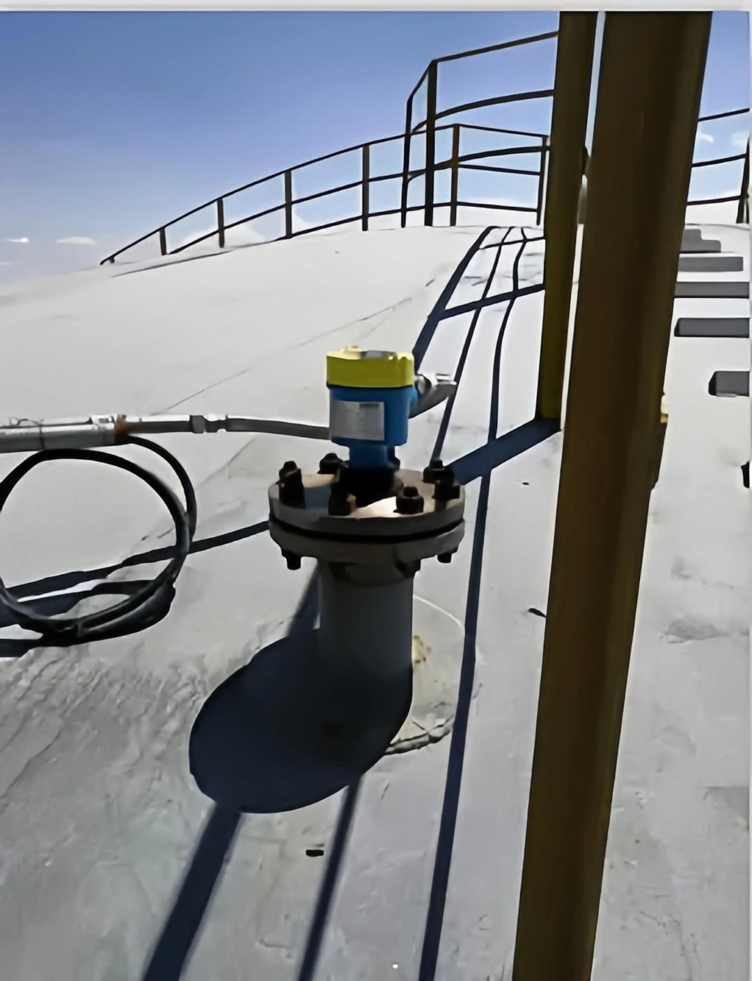 Ultrasonic level sensor measures water tank level