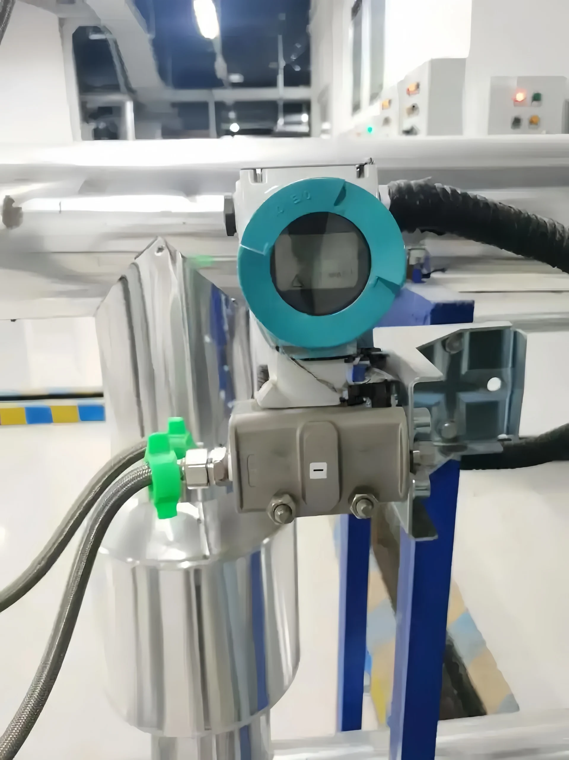 pressure sensor and pressure switch