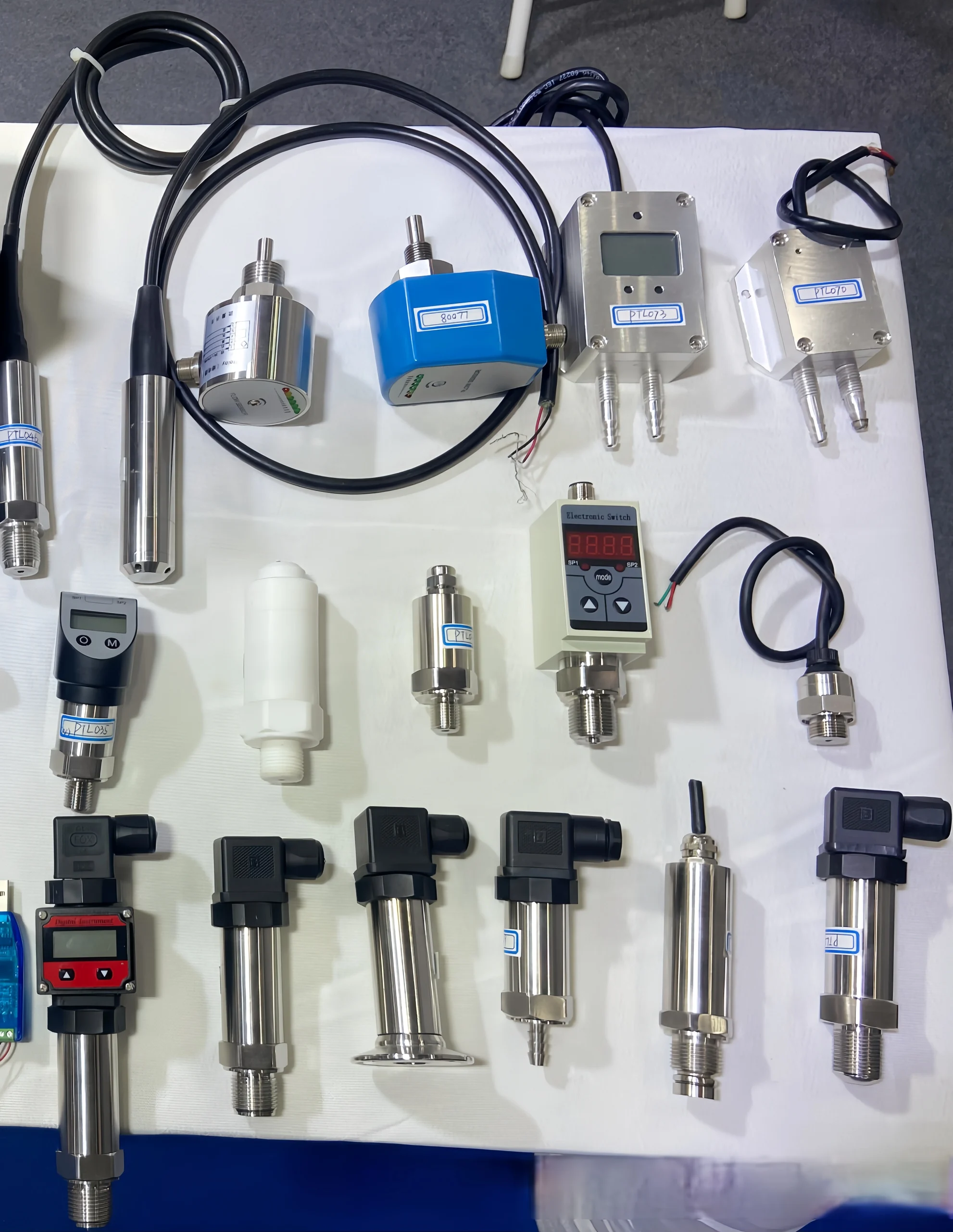 pressure sensor and pressure switch