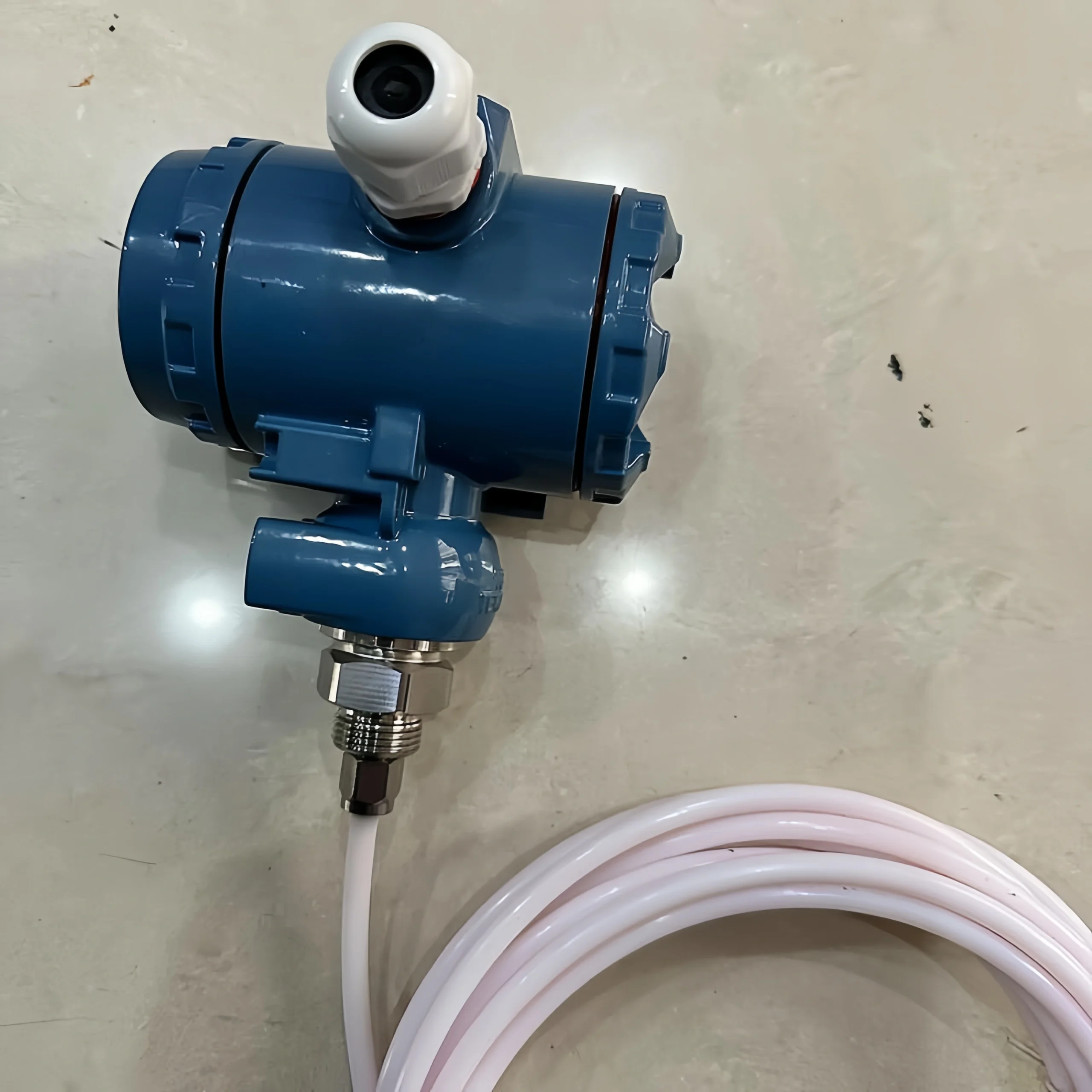 Anti-corrosion temperature transmitter