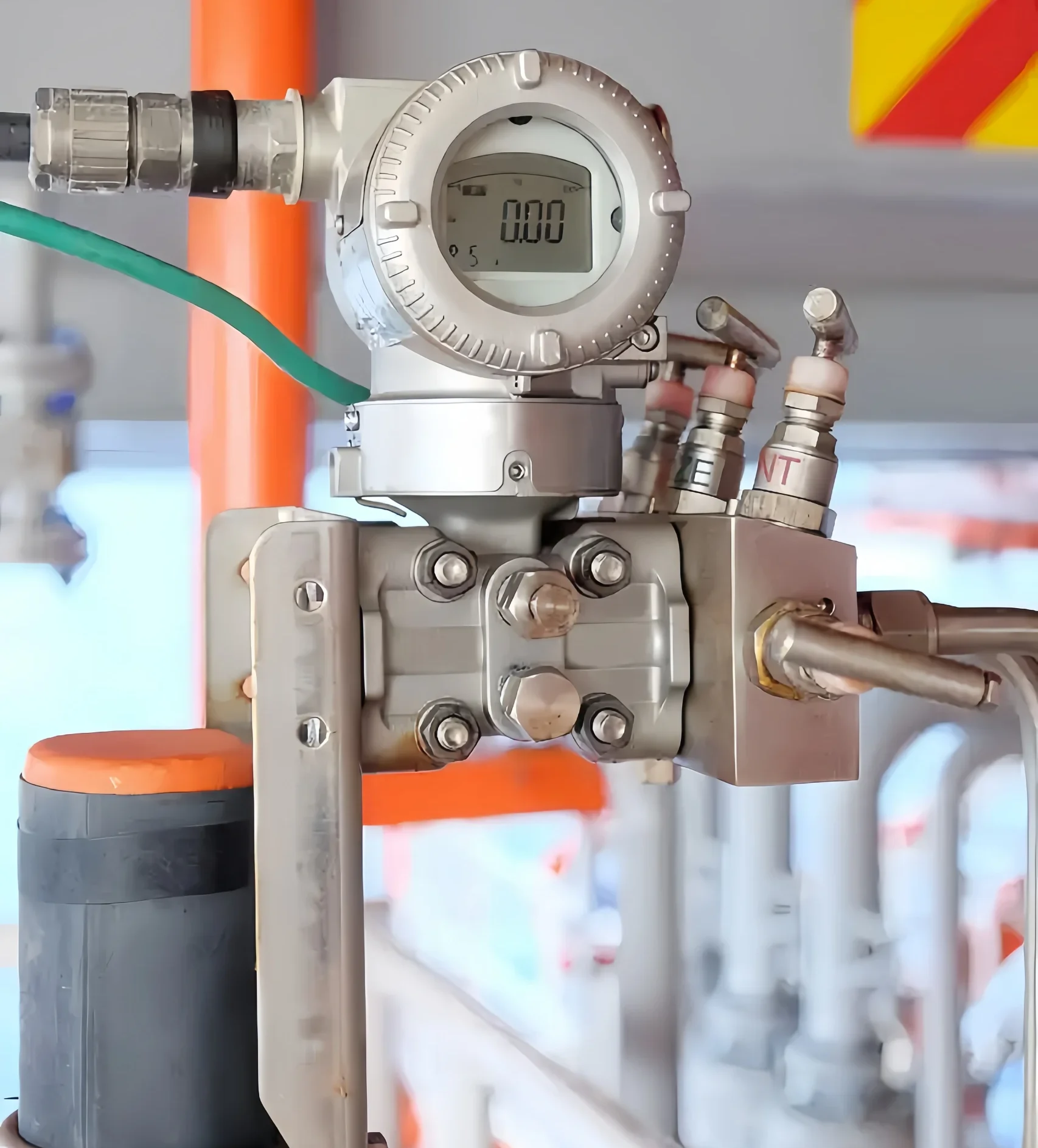 Differential Pressure Transmitter Measures Hydraulic Pressure
