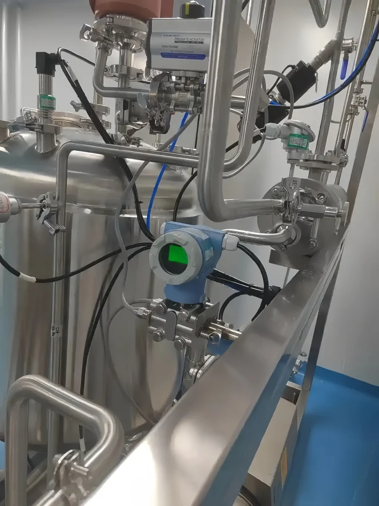 Differential pressure transmitter for food machinery