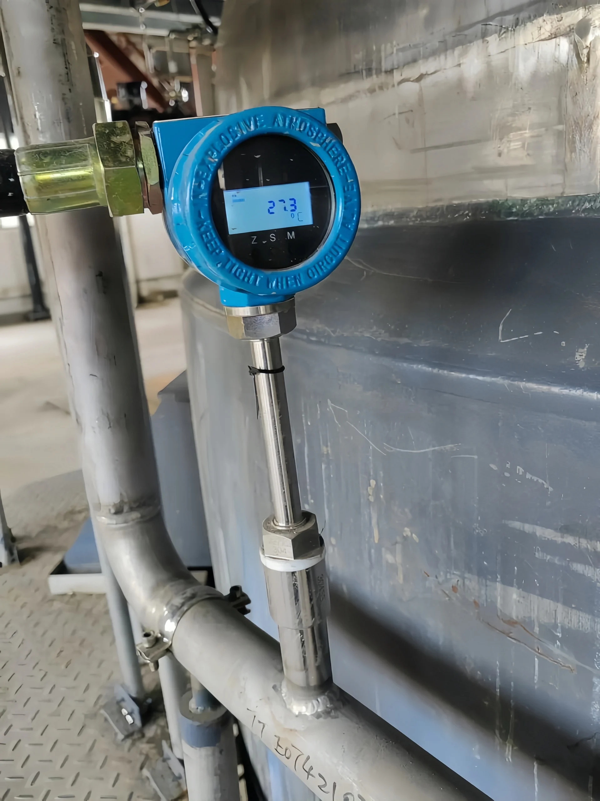 Integrated temperature transmitter