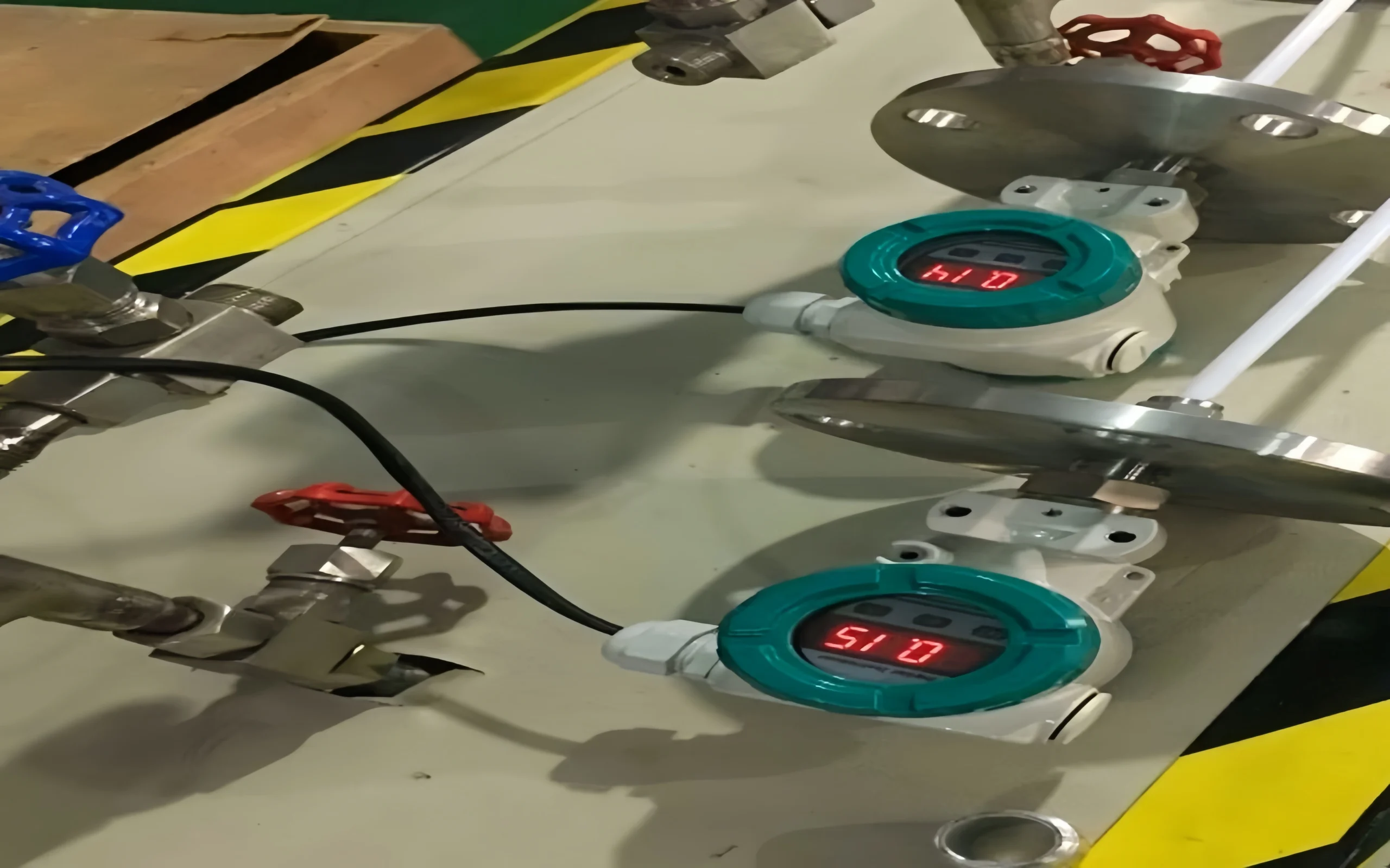 Magnetostrictive level sensor for measuring diesel fuel