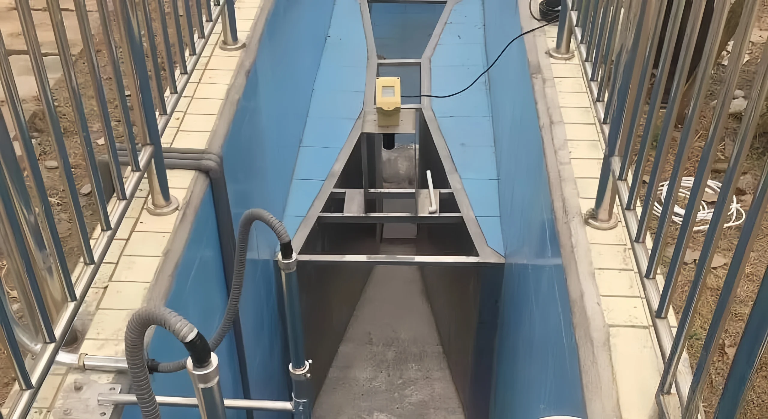 Open channel flow meters and Parshall flumes