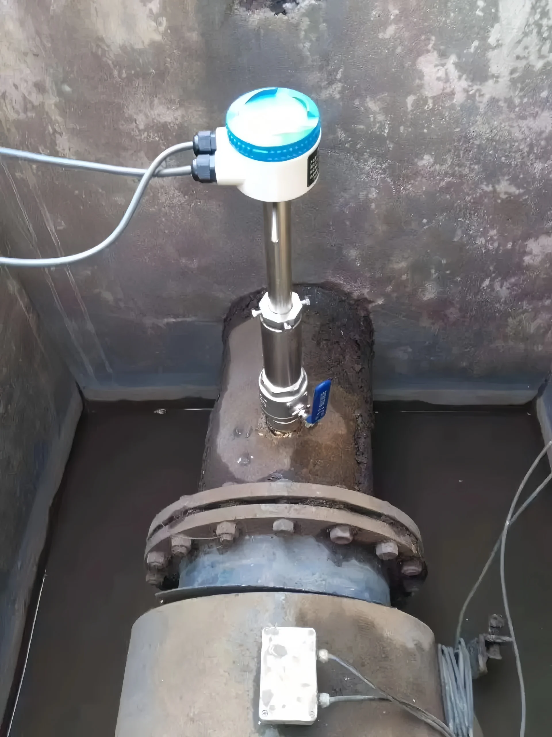 Split insertion type electromagnetic wastewater flow meter