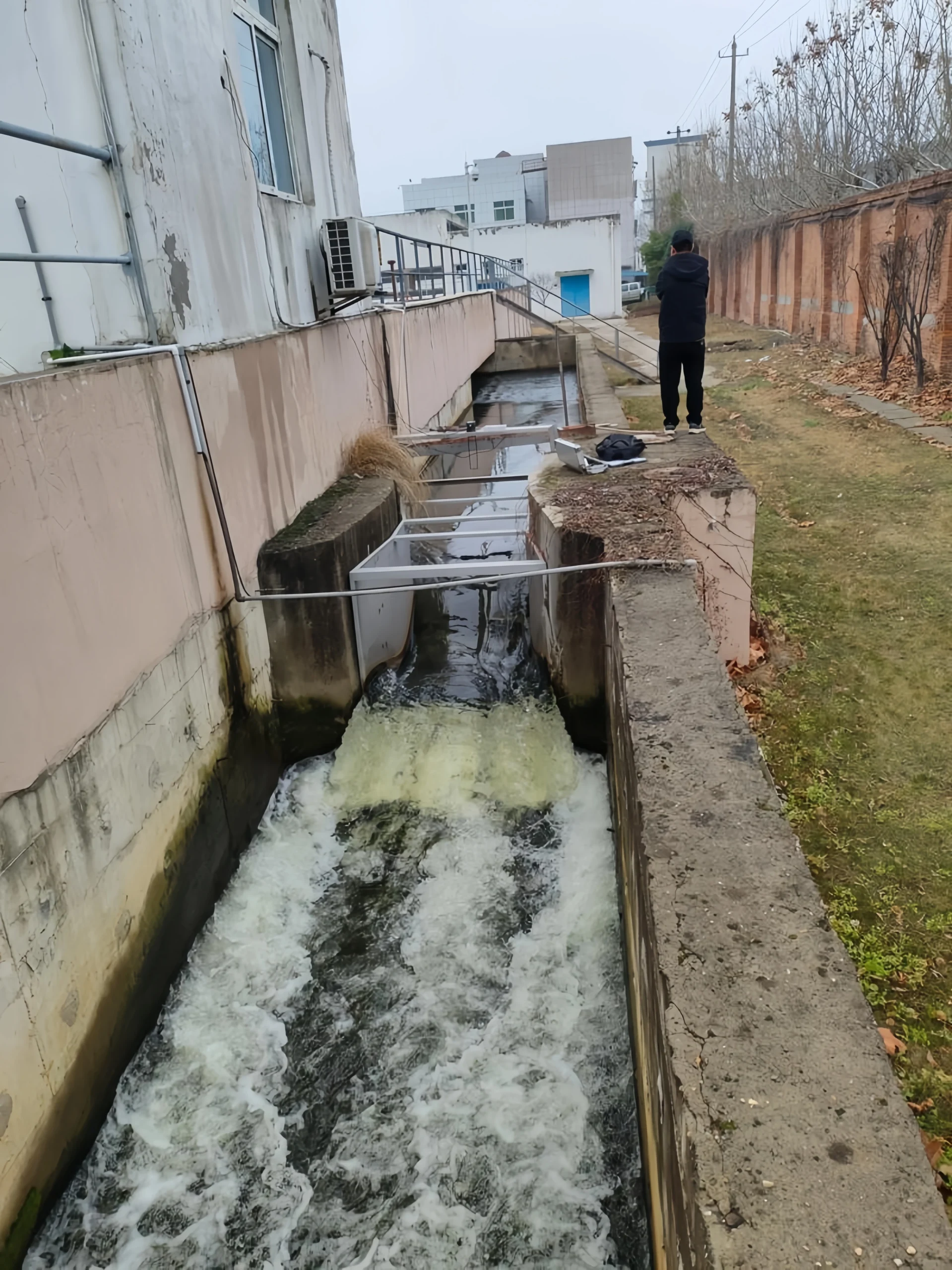 Wastewater flow detection
