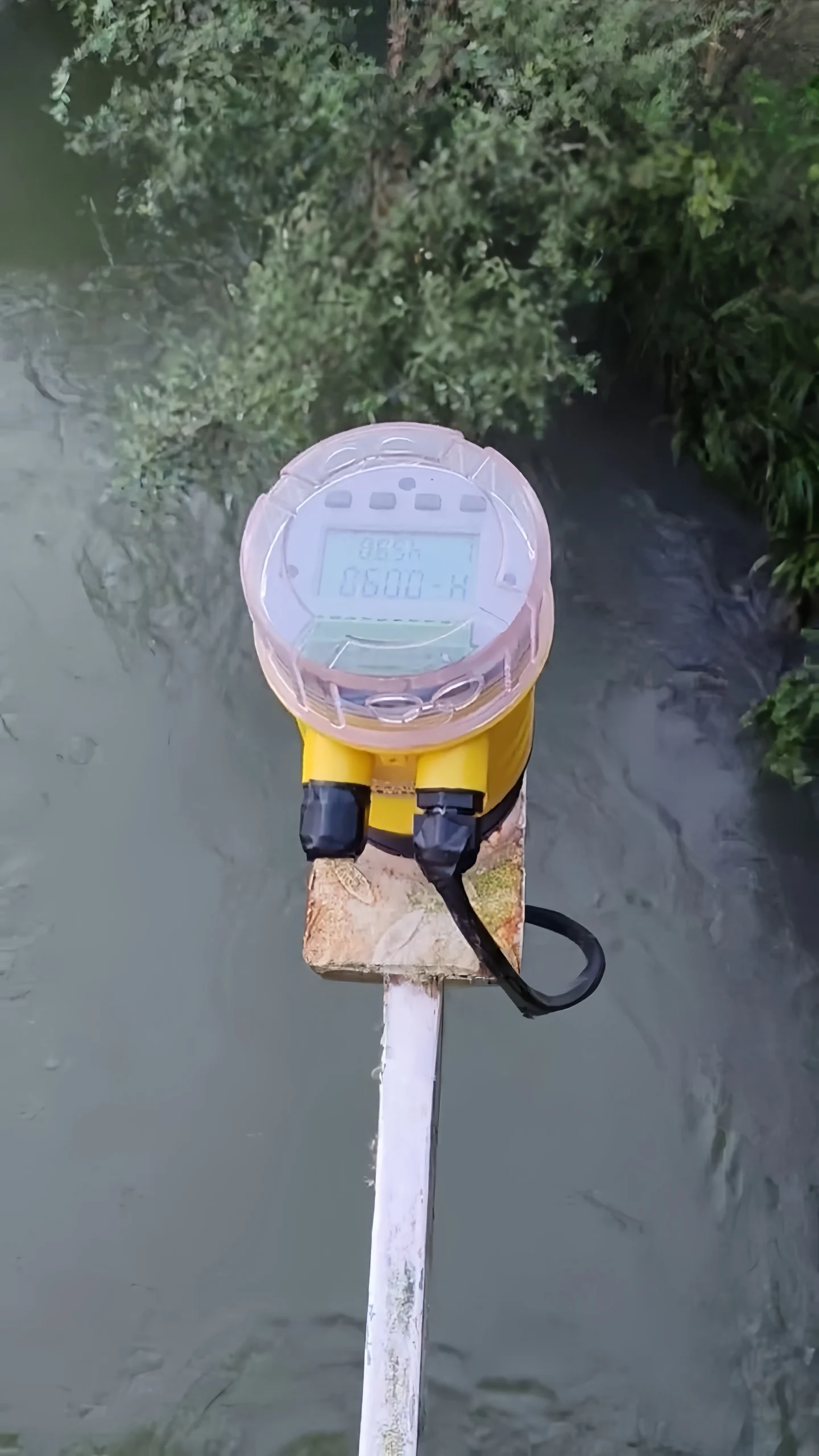 Water level fluctuations, ultrasonic water level meters measure river water