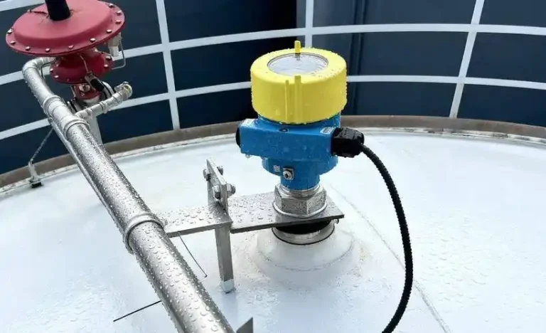 radar level sensor for solids 1
