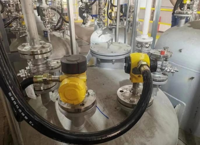 Radar level switch