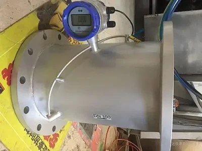 Ultrasonic flow meter for measuring water flow
